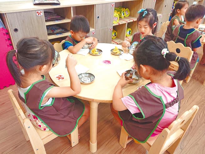 萊豬風暴燒不完，不少家長擔心安親班及幼兒園將成為校園零萊豬的破口。（黃婉婷攝）