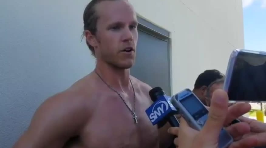 The Mets’ Noah Syndergaard answers questions without a shirt after his first spring training start of 2018. (Twitter/@MattEhalt)