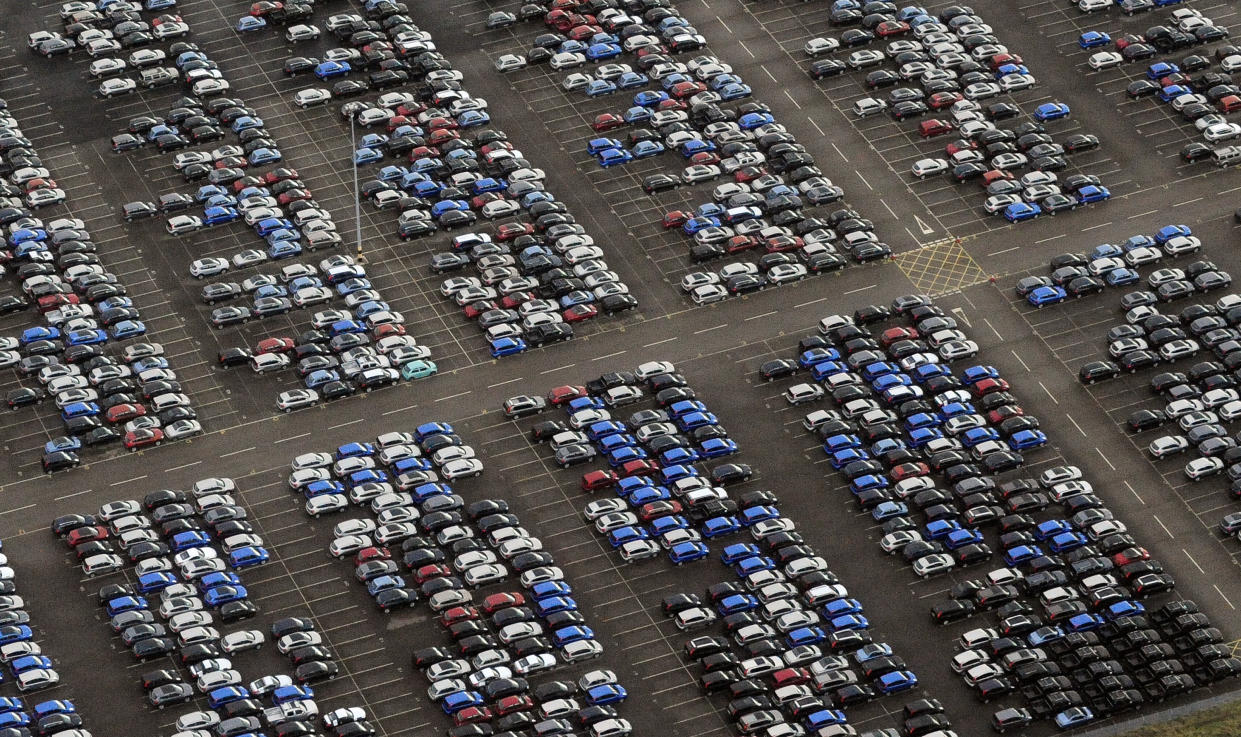 New Nissan cars are parked outside the company's factory in Washington, northern England December 18, 2008. The British government is considering whether help should be given to struggling car makers, but there will not be widespread industrial bailouts. REUTERS/Nigel Roddis (BRITAIN)