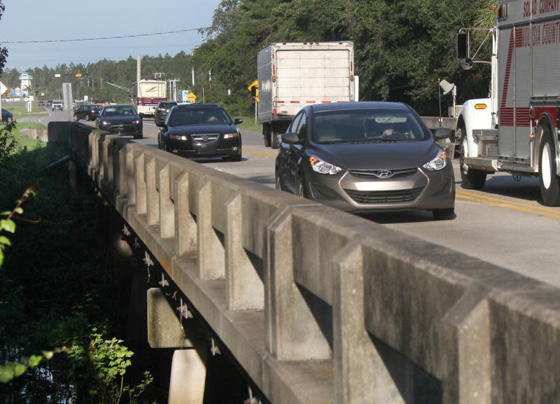 Traffic rolls across the Tomoka River Bridge on LPGA Boulevard during a morning rush hour in 2018. With more than 9,000 homes being built to the west over the next decade, traffic could jump from 12,000 vehicles per day to some 100,000, underscoring the need to widen the roadway and two-lane bridge.