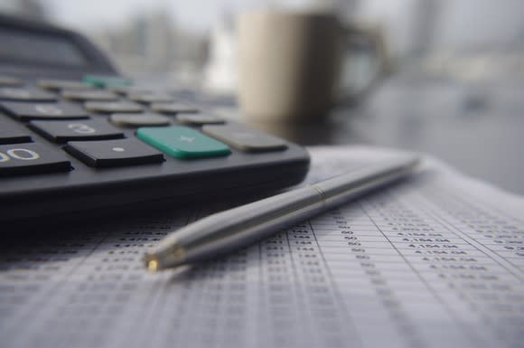 A pen and a calculator on a table.