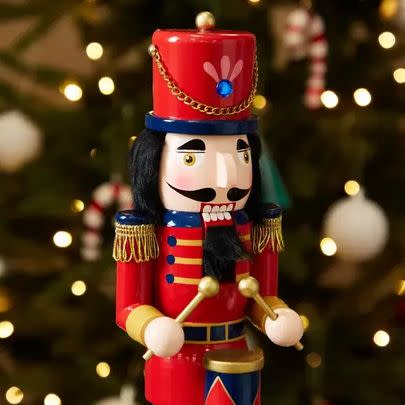 This traditional nutcracker