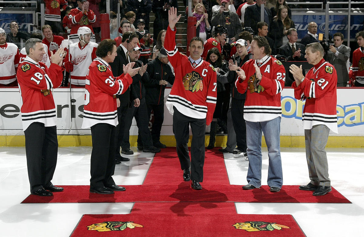 Blackhawks retiring Hall of Famer Chris Chelios' number