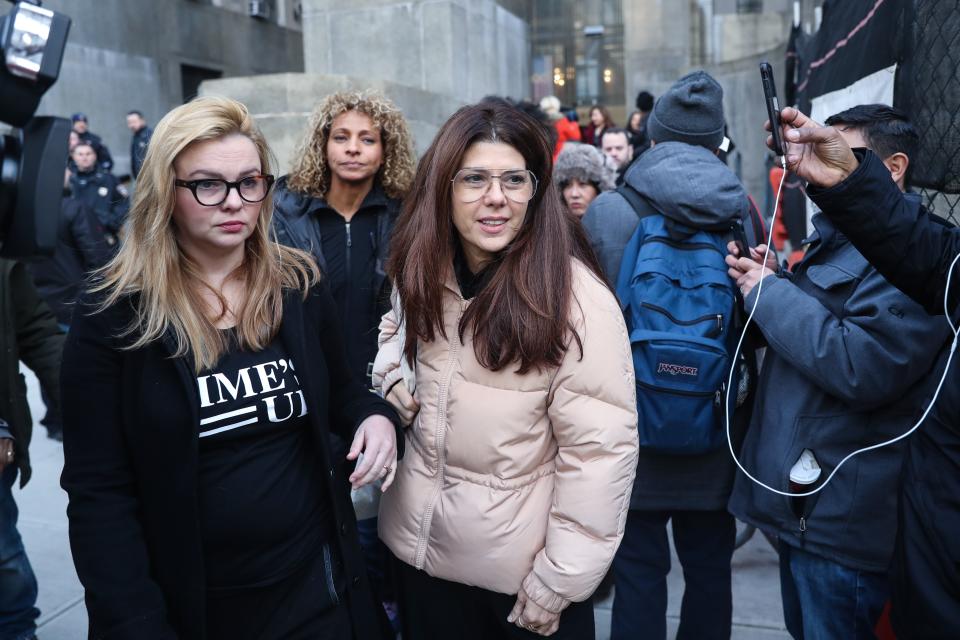 Amber Tamblyn and Marisa Tomei outside court on Dec. 20. (Photo: Atilgan Ozdil/Anadolu Agency/Getty Images)