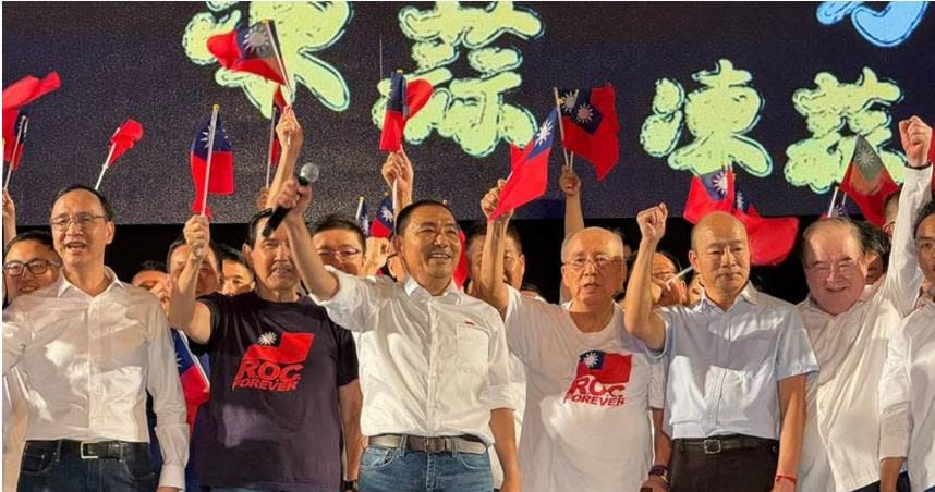 國民黨總統參選人侯友宜（左3）表示，他特別感謝韓國瑜鼓勵他。（圖／報系資料照，下同）