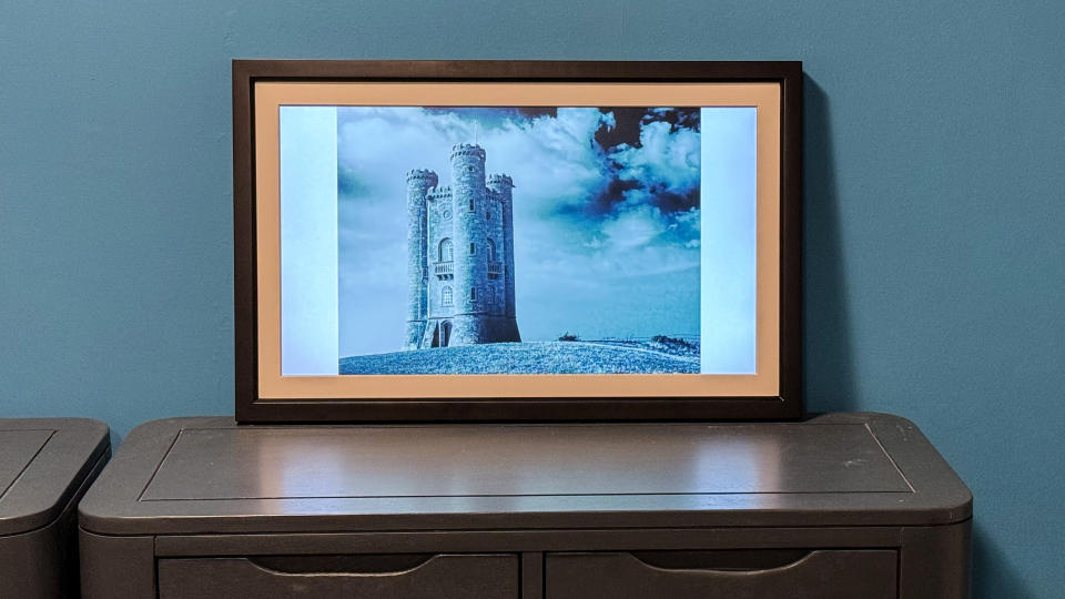 Vieunite Textura with an image of Broadway Tower