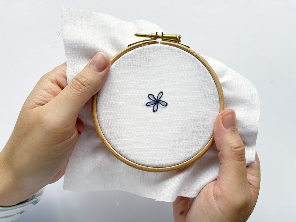 embroidery stitches lazy daisy