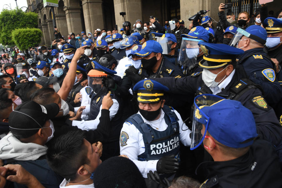 Protesta de policías en Ciudad de MéxicoFoto: Agencia EL UNIVERSAL/Armando Martínez/RBD.