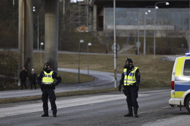 Police in Sweden evacuate about 500 people from security agency