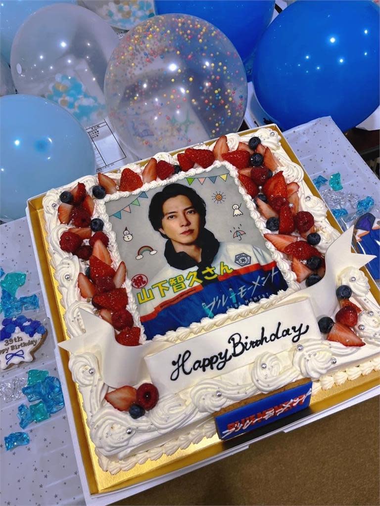 山下智久39歲生日！劇組驚喜慶生　山下智久「1反應」引發現場大笑