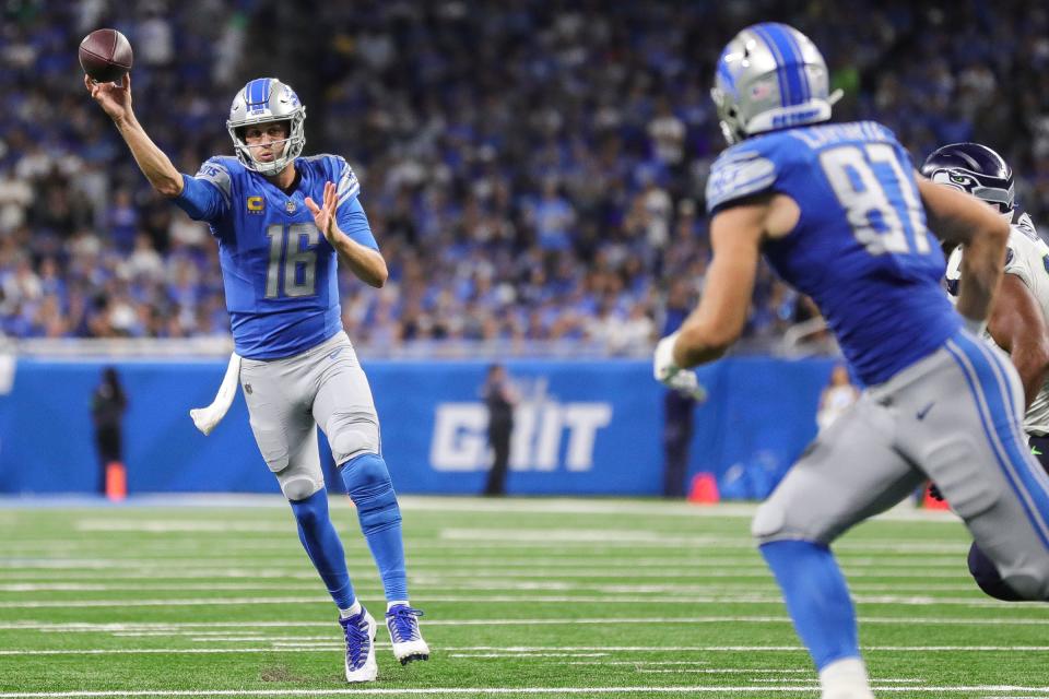Detroit Lions quarterback Jared Goff makes a pass to tight end Sam LaPorta against the Seattle Seahawks during the second half at Ford Field in Detroit on Sunday, Sept. 17, 2023.