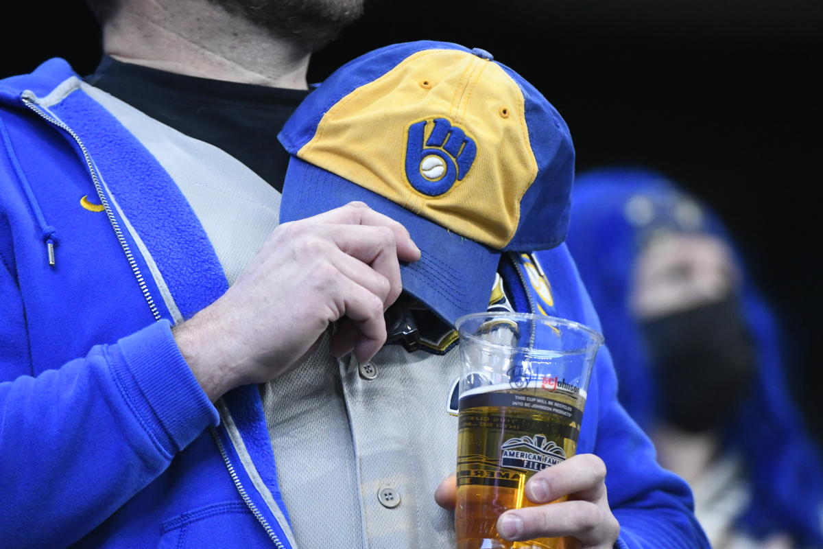 MLB teams extend beer sales after pitch clock shortens games 