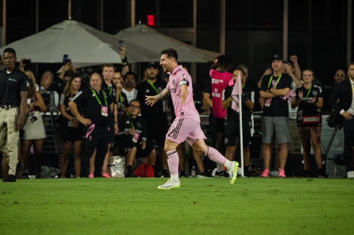 Lionel Messi spotted shopping at Publix as official debut with Inter Miami  looms - CBS Miami