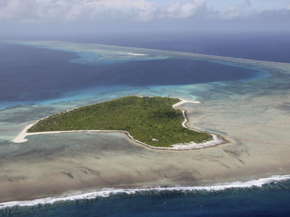 Weiße Sandstrände, türkisfarbenes Wasser: Das Bikini-Atoll, das zu den Marshallinseln in Mikronesien gehört, sieht wahrlich wie das Paradies auf Erden aus. Doch dort lauert eine unsichtbare Gefahr: radioaktive Strahlungen. Ende der 1940er bis Ende der 1950er nutzten die Amerikaner die Insel für ihre Atombombentests. (Bild-Copyright: ddp Images)