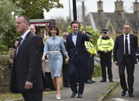 Britain's Prime Minister David Cameron arrives with his wife Samantha to vote in Spelsbury, central England, Britain May 7, 2015. REUTERS REUTERS/Toby Melville