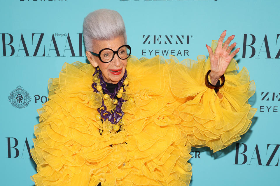 美聯社報導，電影《時尚天后的繽紛人生》（Iris）主角艾瑞絲愛普菲爾（Iris Apfel）（圖）1日與世長辭，享嵩壽102歲。（Photo by Taylor Hill/Getty Images）