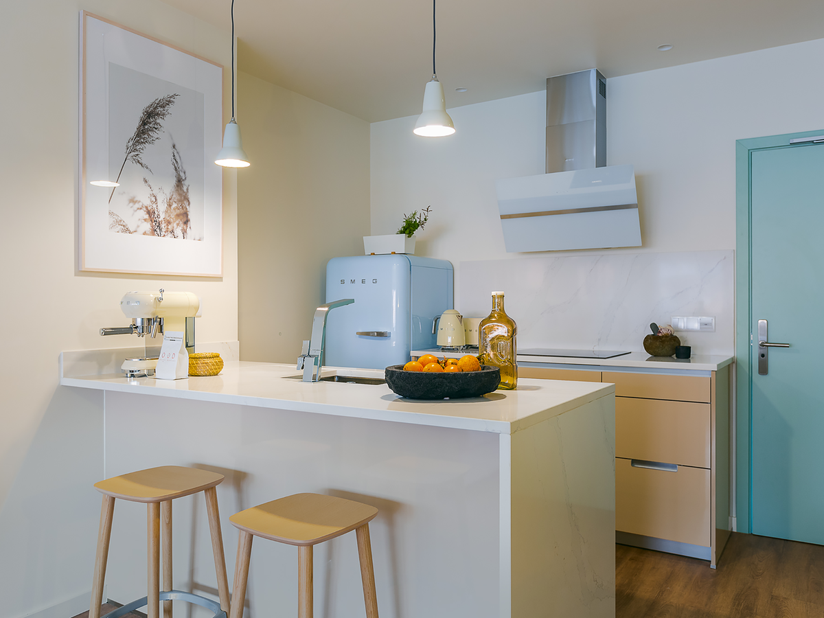 Choose between studios and two-bedroom apartments with a fully-equipped kitchen (Three House)