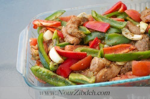 Throw some chicken tenders, peppers and onions in a baking dish. Toss with seasoning and bake for 30 minutes. Serve with sliced avocado and beans. Make sure you choose beans in a BPA-free carton or can.  <br> <br> --Nour Zibdeh <br> <br> <a href="http://www.nourzibdeh.com/2015/02/25/baked-chicken-fajita/" target="_blank">Get the recipe here.</a>