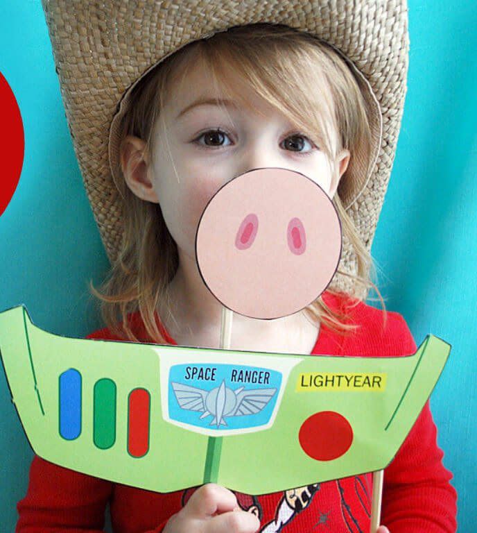 DIY Toy Story Photobooth Props