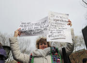 <p>Rev. Sharon Stanley-Rea holds up hand-made signs as she joins CASA de Maryland, an immigration advocacy and assistance organization, during rally in Lafayette Park, across from the White House in Washington, Monday, Jan. 8, 2018, in reaction to the announcement regarding Temporary Protective Status for people from El Salvador. (Photo: Pablo Martinez Monsivais/AP) </p>