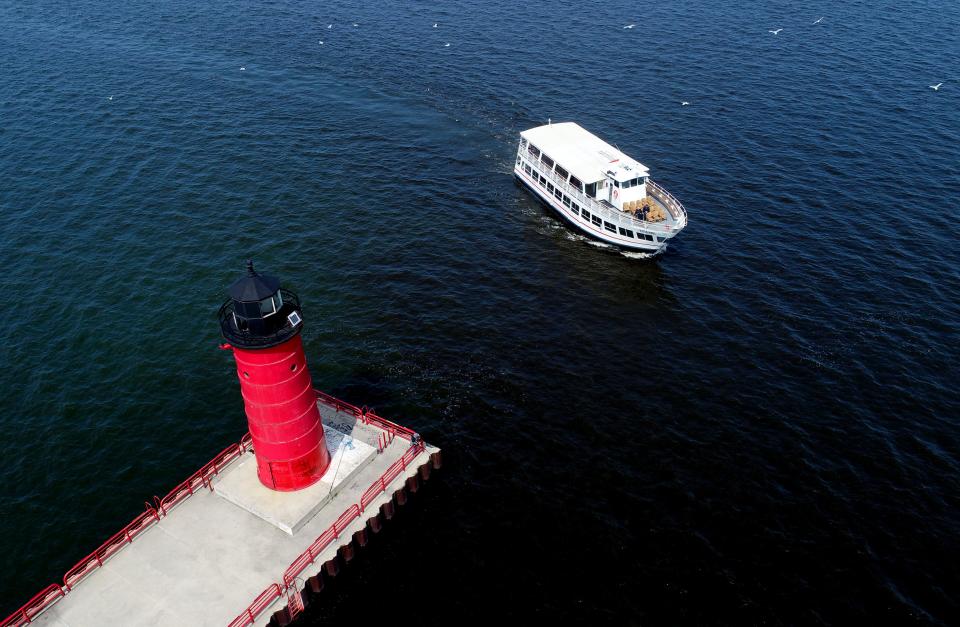 The Vista King tour boat makes itâ€™s way past the Pierhead Lighthouse back to the Milwaukee River from Lake Michigan in Milwaukee on Monday, June 3, 2019. Photo by Mike De Sisti and Jim Nelson/Milwaukee Journal Sentinel 