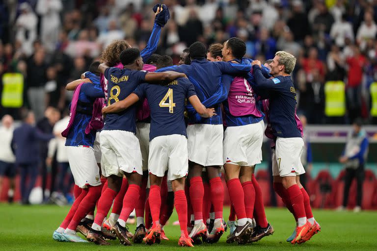 Francia sacó a Inglaterra en cuartos de final y es la principal favorita a quedarse con el título