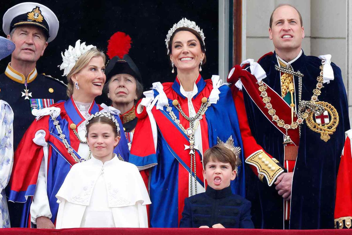 Kate Middleton and Princess Charlotte Curtsy to King Charles in New ...