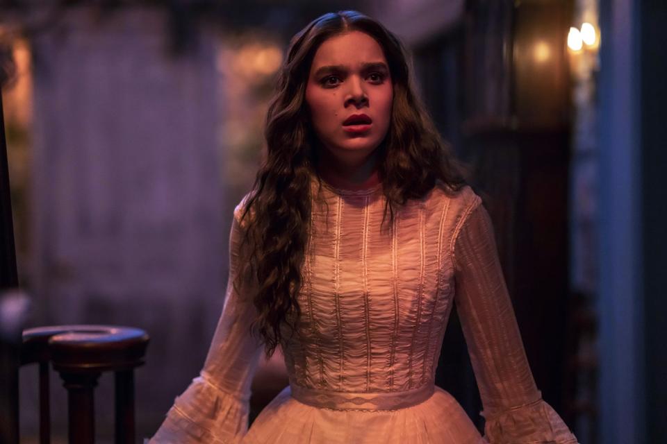 DICKINSON, Hailee Steinfeld as Emily Dickinson, My Life had stood - a Loaded Gun -', (Season 3, ep. 308, aired Dec. 10, 2021). photo: Zach Dilgard /©Apple TV+ / Courtesy Everett Collection