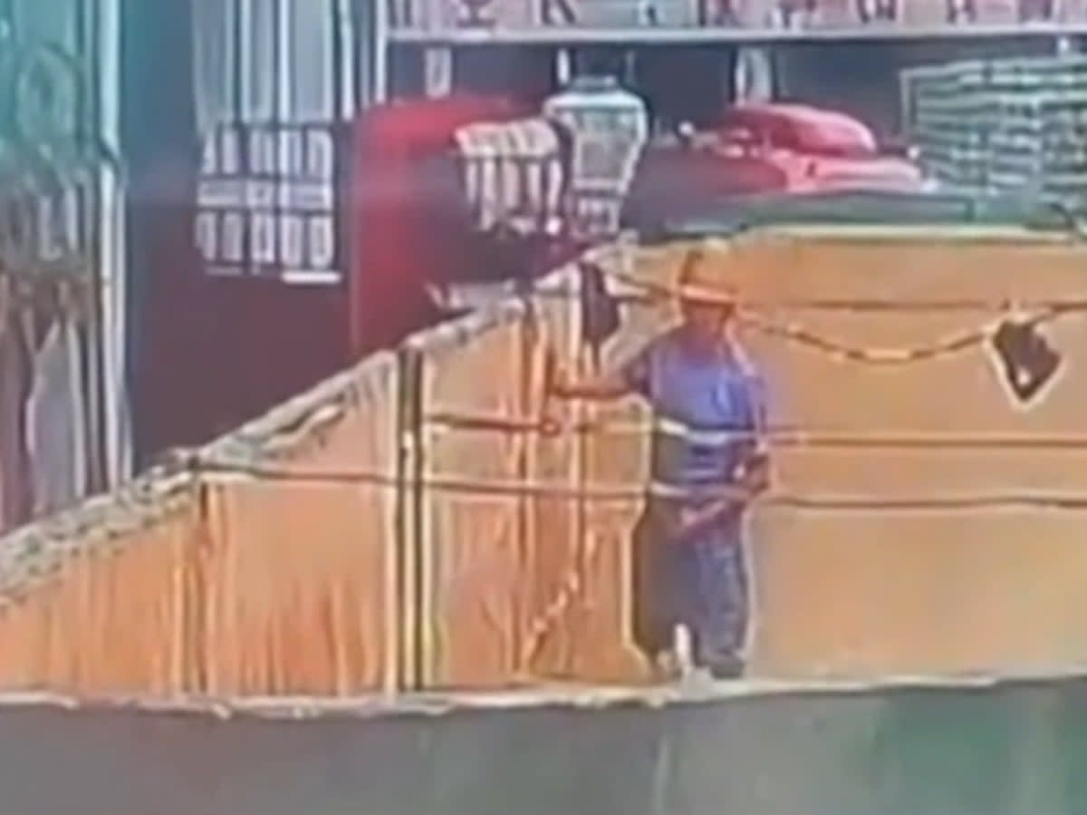 Tsingtao beer orders probe after video shows man urinating into tank (Independent TV)