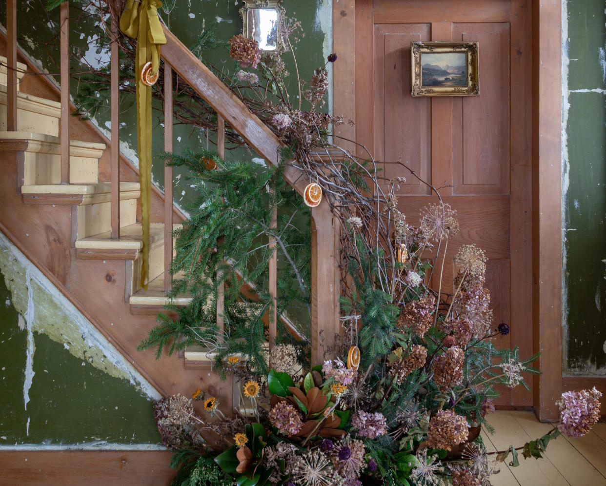  A Christmas staircase. 