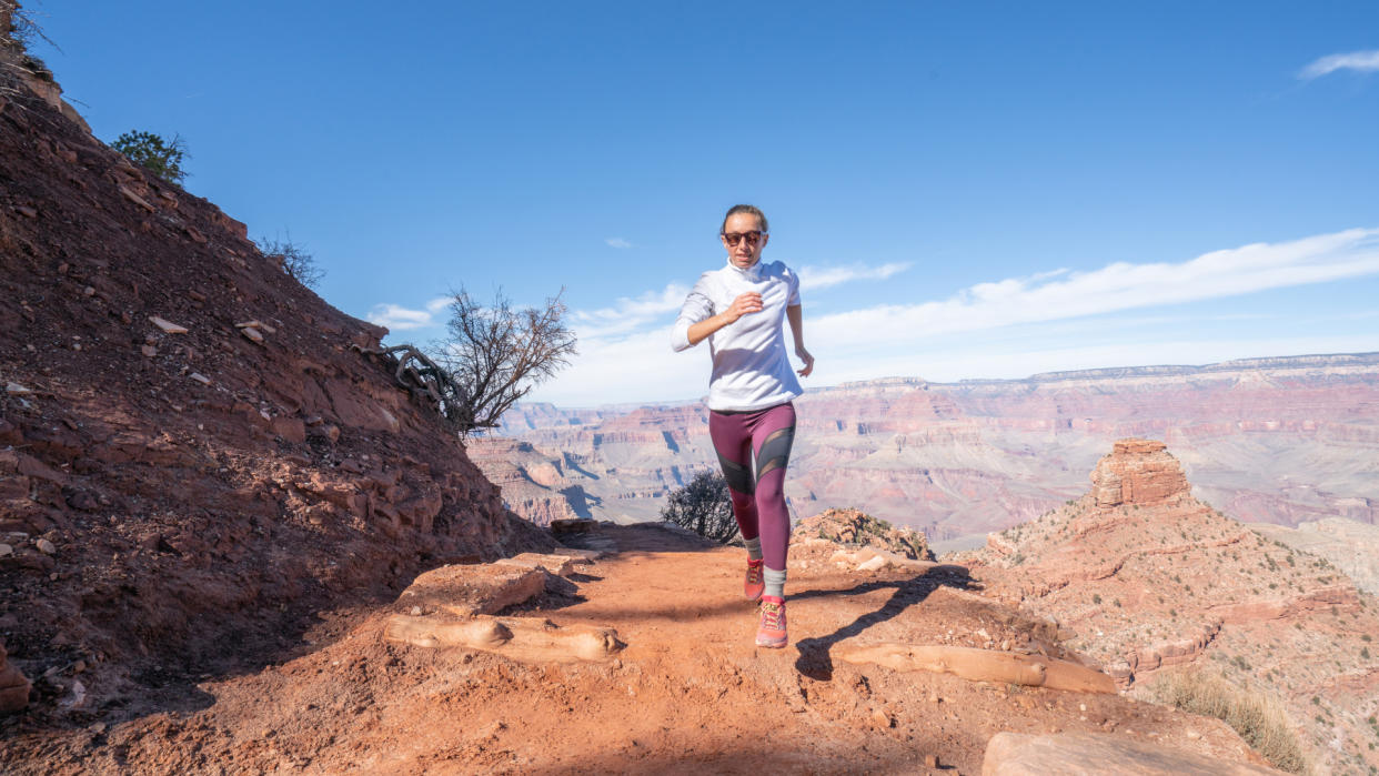  Woman running in grand canyon NP. 