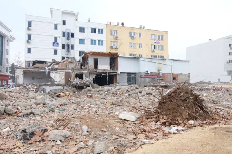 A general view of the remains of the Isias Hotel in Adiyaman. The hotel was collapsed in the earthquake on 6 February 2023. 72 people lost their lives, including girls and boys from a school volleyball team in Cyprus. A hotel owner and ten other defendants are on trial in Adiyaman in southern Turkey. Mirjam Schmitt/dpa