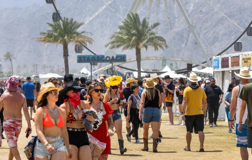 Thousands of country music fans arrive at Stagecoach and some make a dash for the best