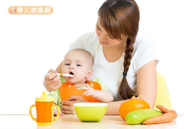 在製作嬰幼兒的離乳食品時，切勿加入蜂蜜，且在料理地瓜、紅蘿蔔等蔬果時，也要盡量保持清潔，並確保其煮熟！