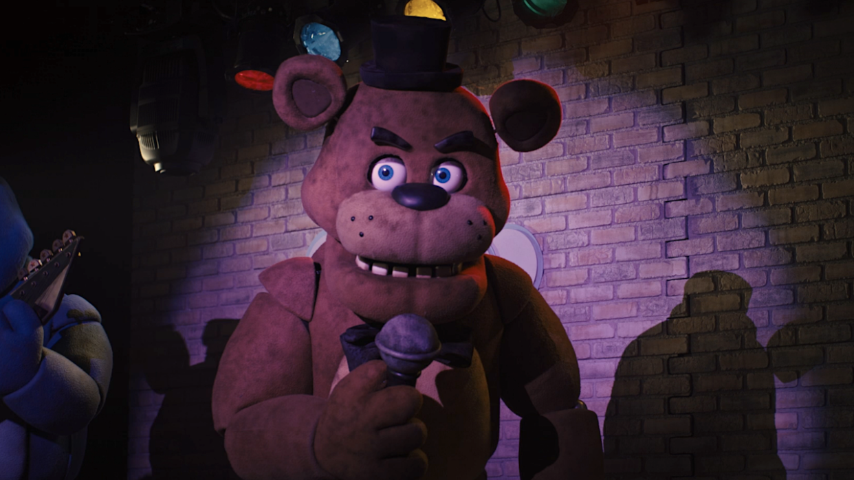  Freddy Fazbear on stage singing in Five Nights at Freddy's movie. 