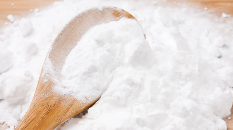 baking soda with wooden spoon