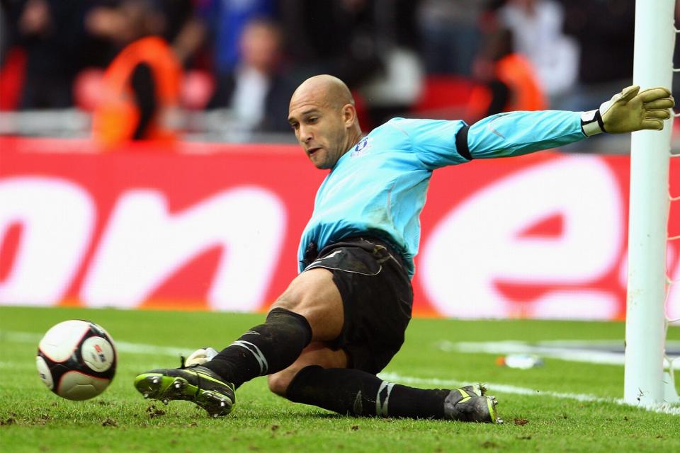LONDON, ENGLAND - APRIL 19: Tim Howard of Everton saves a penalty from Dimitar Berbatov of Manchester United in the shoot out during the FA Cup sponsored by E.ON Semi Final match between Everton and Manchester United at Wembley Stadium on April 19, 2009 in London, England. (Photo by Phil Cole/Getty Images)