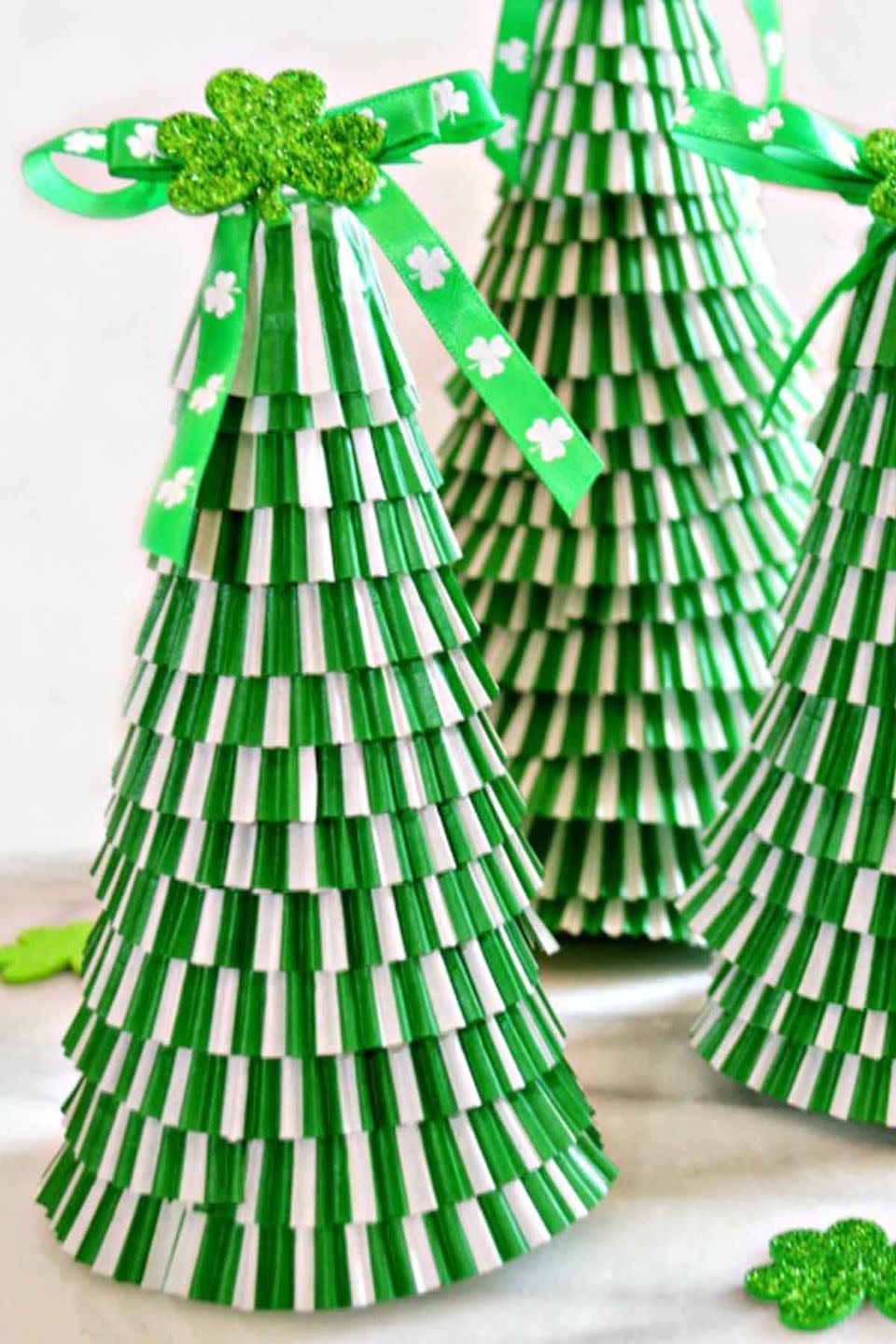 43) Cupcake Liner St. Patrick's Day Trees