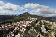 De unos 1.500 habitantes, Gaucín se encuentra en el Valle del Genal, en plena Serranía de Ronda, rodeado de paisajes espectaculares con bosques y acantilados. (Foto: Getty Images).