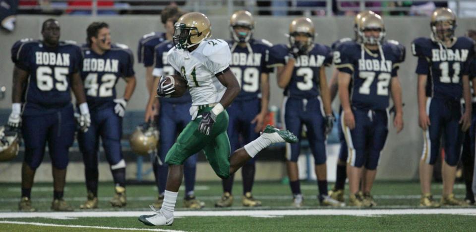 Archbishop Hoban players watch as St. Vincent-St. Mary running back Doran Grant breaks free after catching a pass for a 78-yard touchdown Sept. 18, 2009, in Akron.