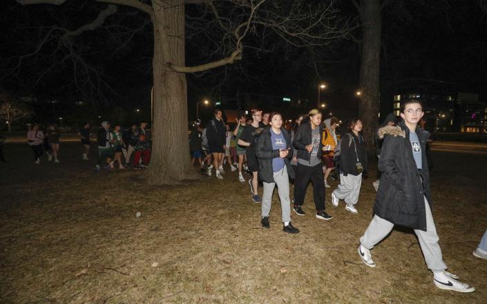 Les étudiants de la Michigan State University évacuent vers une zone sûre - Getty Images