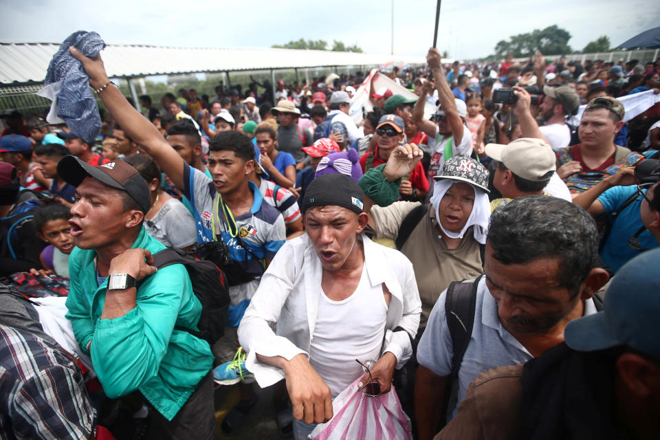 FOTOS | Así rompieron los migrantes el cerco fronterizo para entrar a México