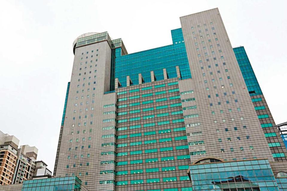 新北市長侯友宜、副市長、祕書長等高層的辦公室，都位於新北市政府大樓的18樓。