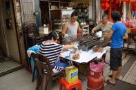 These ‛love letter biscuits’ or kuih kapit makers still run a thriving business. A team effort, they spend hours making these biscuits with special moulds and folding techniques in time for Chinese New Year.