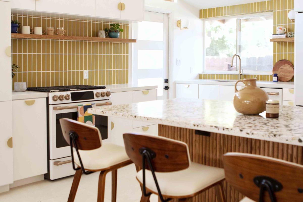 14 Mid-Century Modern Kitchen Ideas to Steal for Your Space