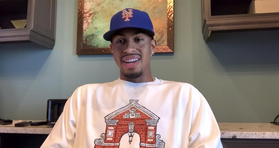 En esta imagen captada de un video, Francisco Lindor responde a preguntas durante una rueda de prensa virtual al ser presentado como el nuevo torpedero de los Mets de Nueva York, el lunes 11 de enero de 2021. (Mets de Nueva York vía AP)