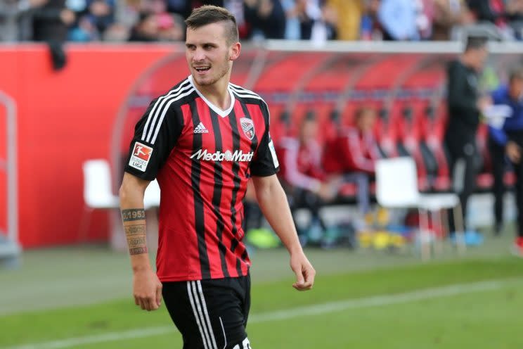 <p>Laut Informationen des Boulevard-Blatts „Bild“ steht Pascal Groß vor einem Wechsel in die Premier League. Die Schanzer sind bereits informiert. Der Offensivspieler kann dank einer Abstiegsklausel für 2,5 Millionen Euro wechseln. Der neue Verein soll die Tage bekannt gegeben werden. (Getty Images)</p>