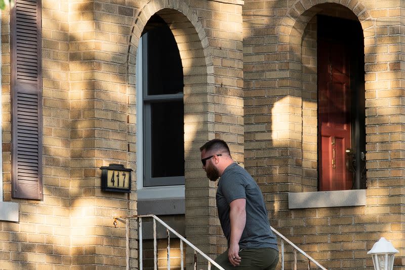 A Homeland Security Investigations Police officer enters the building where alleged attacker Hadi Matar, lives in Fairview, New Jersey