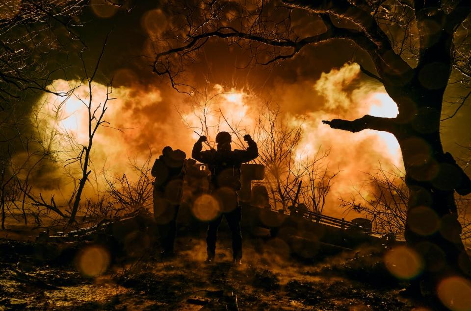 Ukrainian soldiers fire an artillery at Russian positions near Bakhmut, Donetsk region, Ukraine, Sunday, Nov. 20, 2022. (AP Photo/LIBKOS)