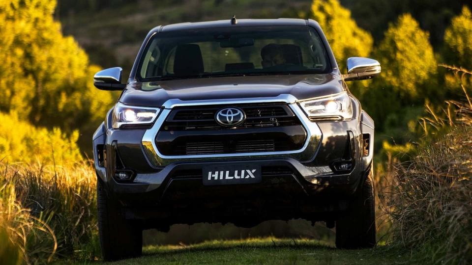 La Hilux también ya tiene versiones híbridas.